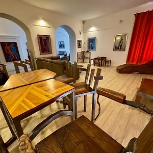 Lupino's Gallery - Old Town Apartment